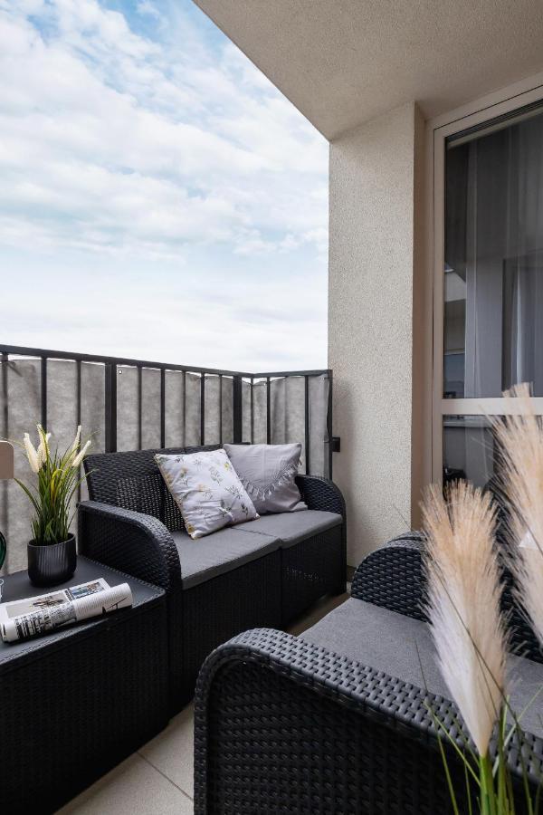 Osiedle Avia Harmonious Apartment With Balcony & Parking Cracow By Renters Prestige Kraków Zewnętrze zdjęcie